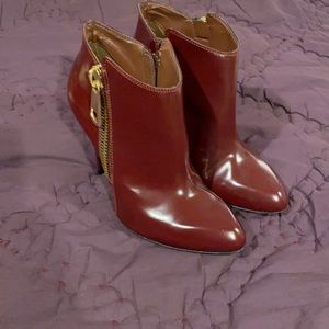 Booties maroon color